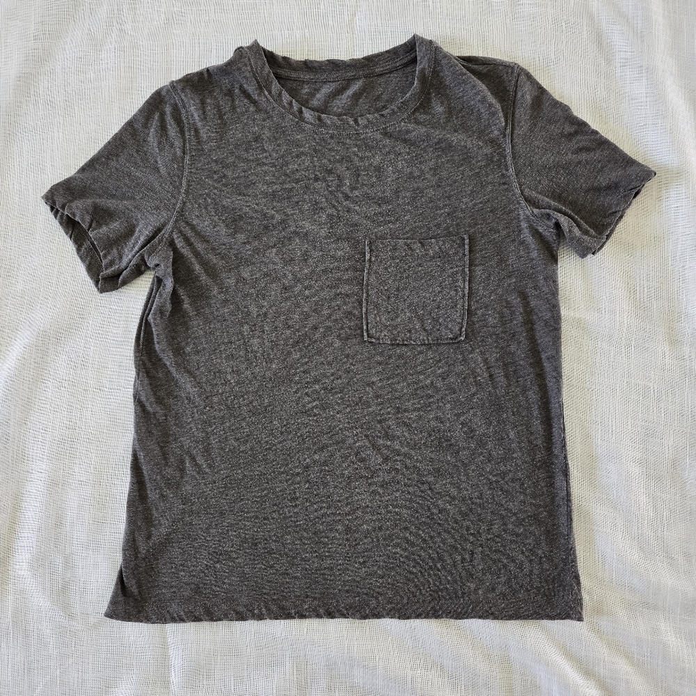 ZARA Basic Gray Distressed Stretch short sleeve crewneck Tee Pocket Size Small
